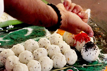 Tripinda Shraaddha<br />
